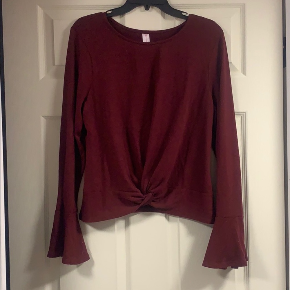 cozy bell-sleeved top! ♥️